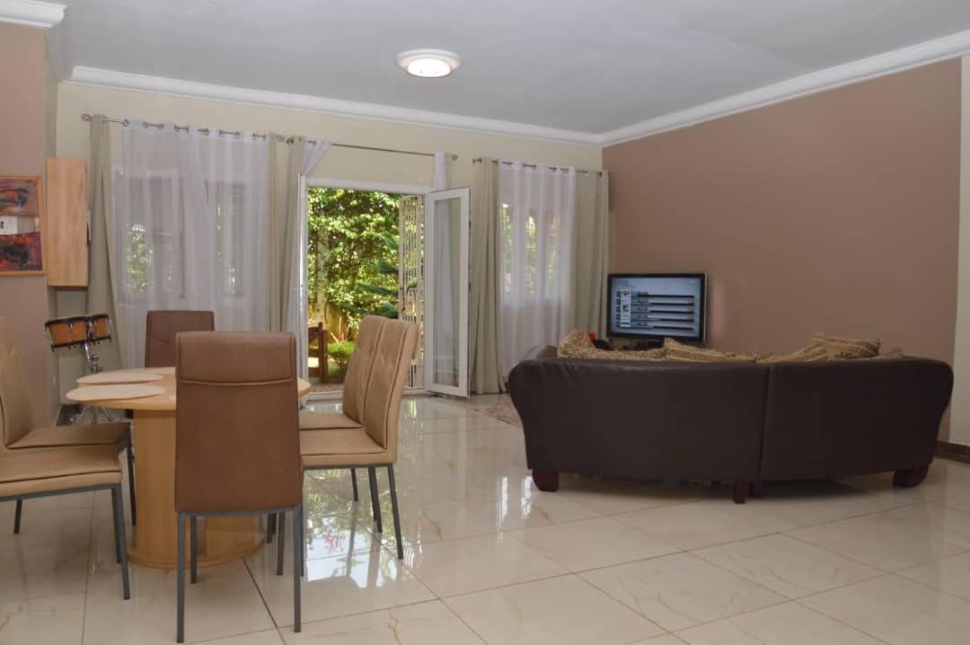 Residence Jardin Tropical Yaoundé Buitenkant foto