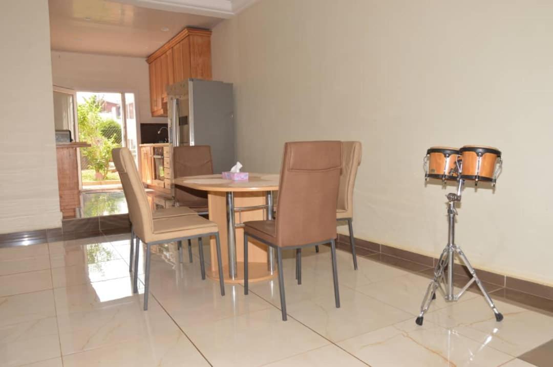 Residence Jardin Tropical Yaoundé Buitenkant foto