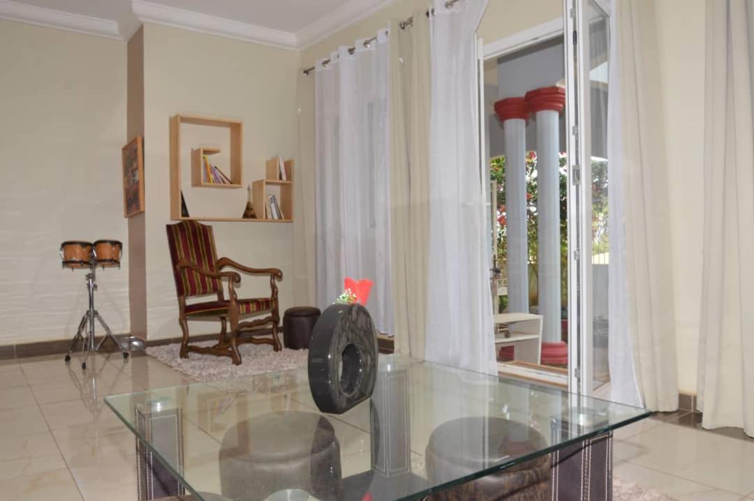 Residence Jardin Tropical Yaoundé Buitenkant foto