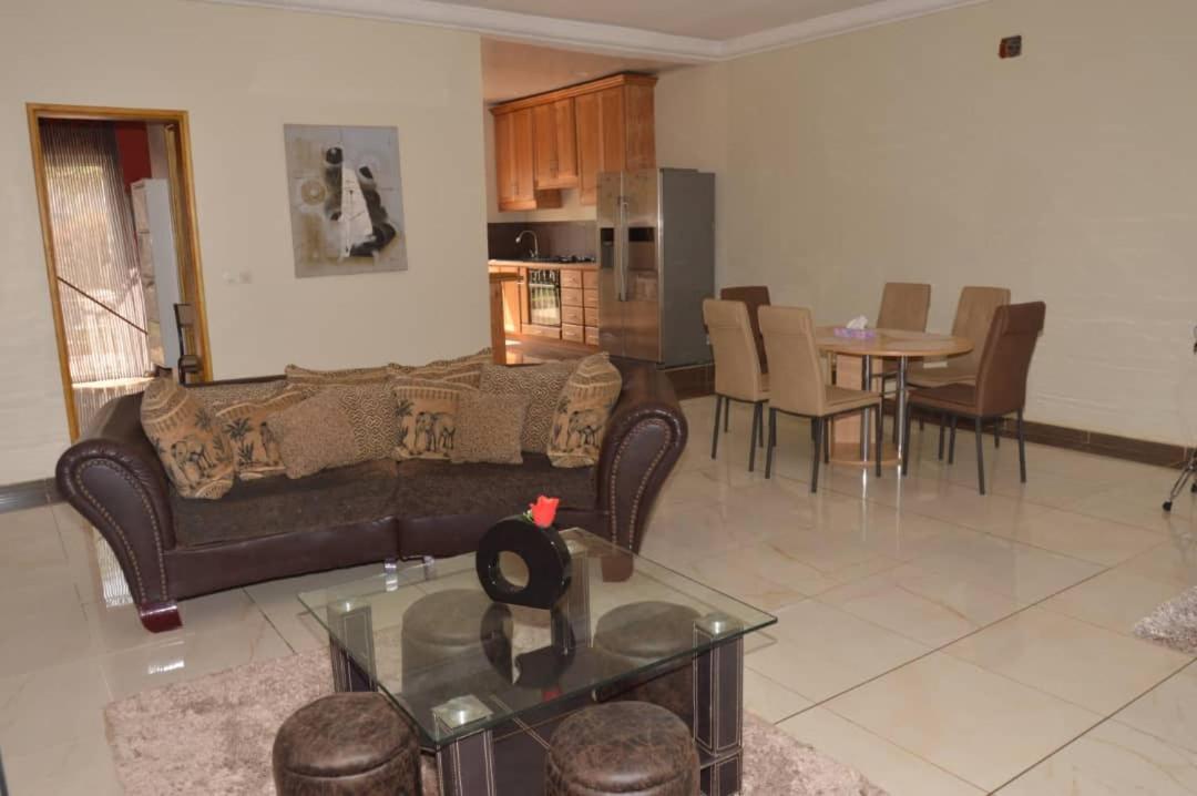 Residence Jardin Tropical Yaoundé Buitenkant foto